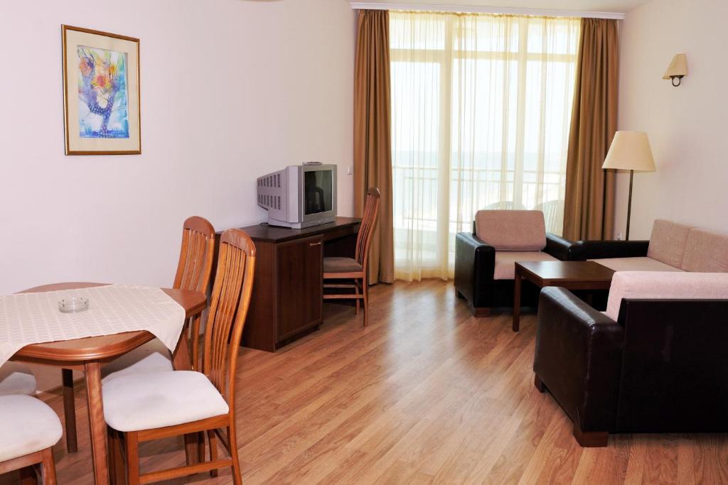 Hotel Glarus All Inclusive Golden Sands Room photo