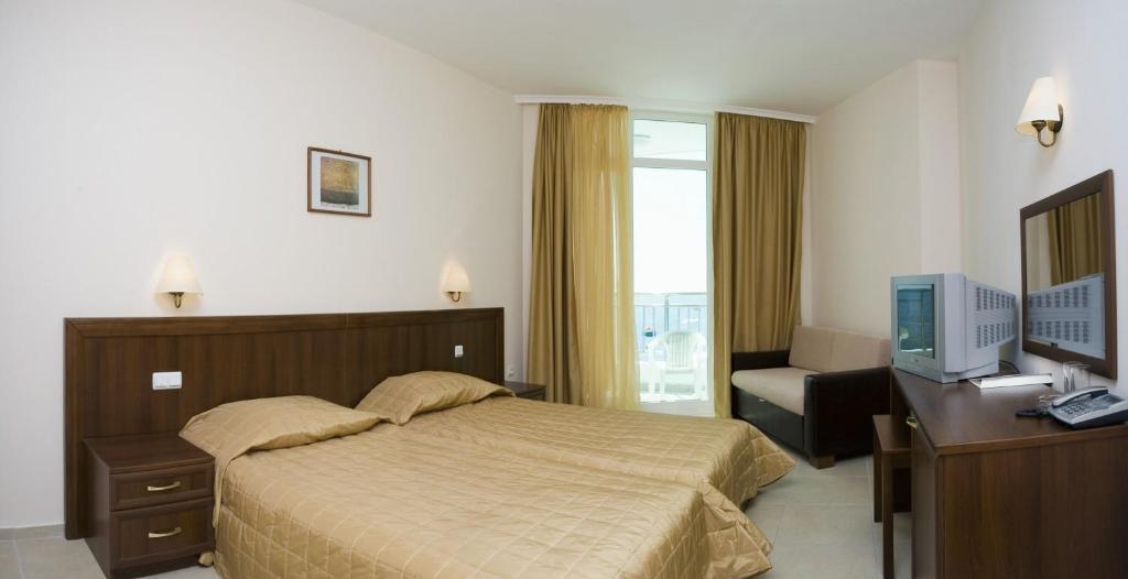 Hotel Glarus All Inclusive Golden Sands Room photo
